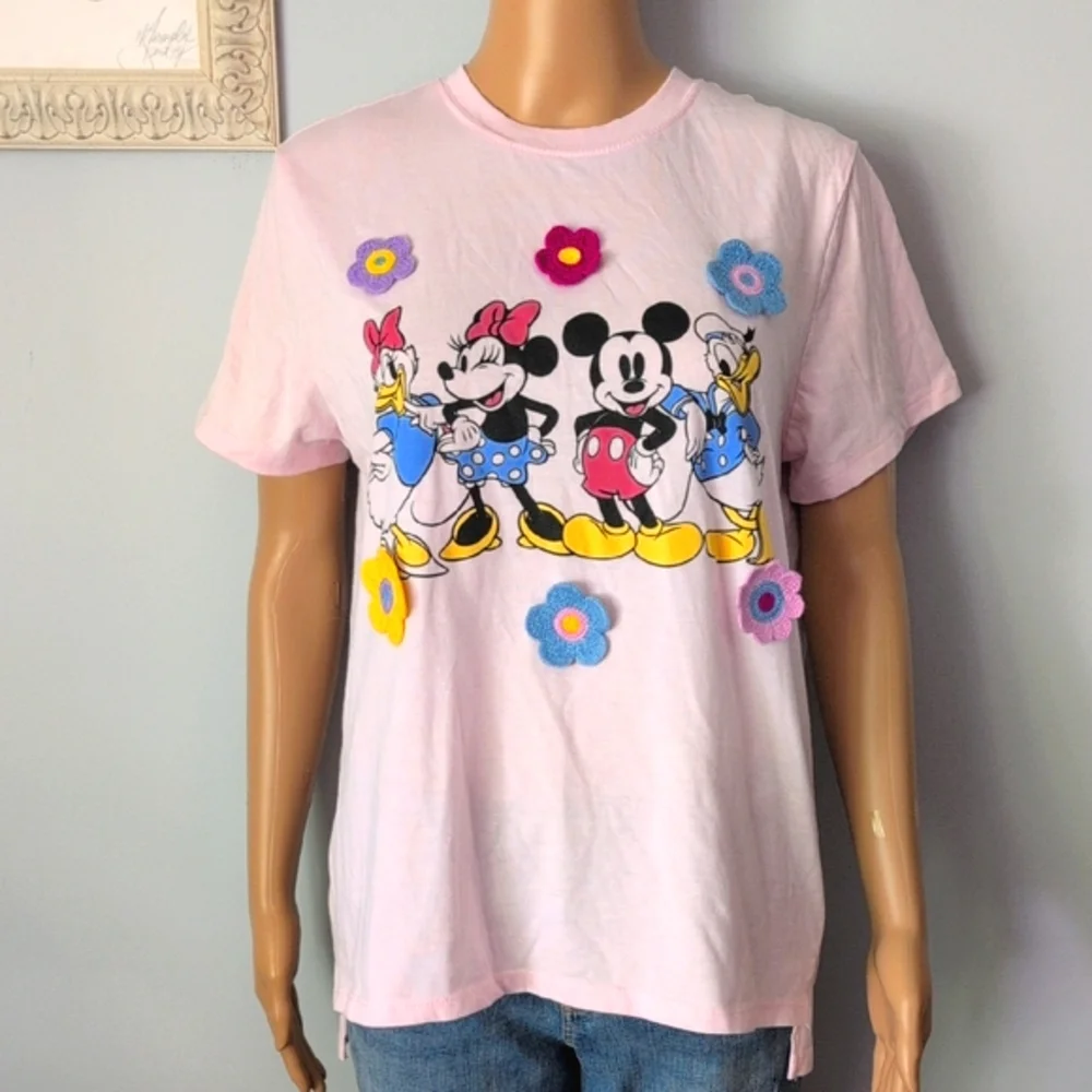 Disney Pink Mickey & Mini Mouse + Friends Graphic Shirt Crochet Flowers SZ M - Picture 3 of 16